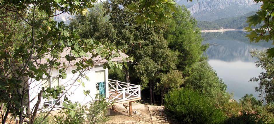 Hotel Sakli Gol Evleri à Karacaören Extérieur photo